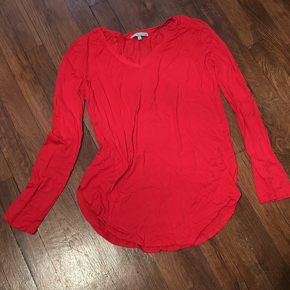 Emma’s Closet Red V-Neck tee